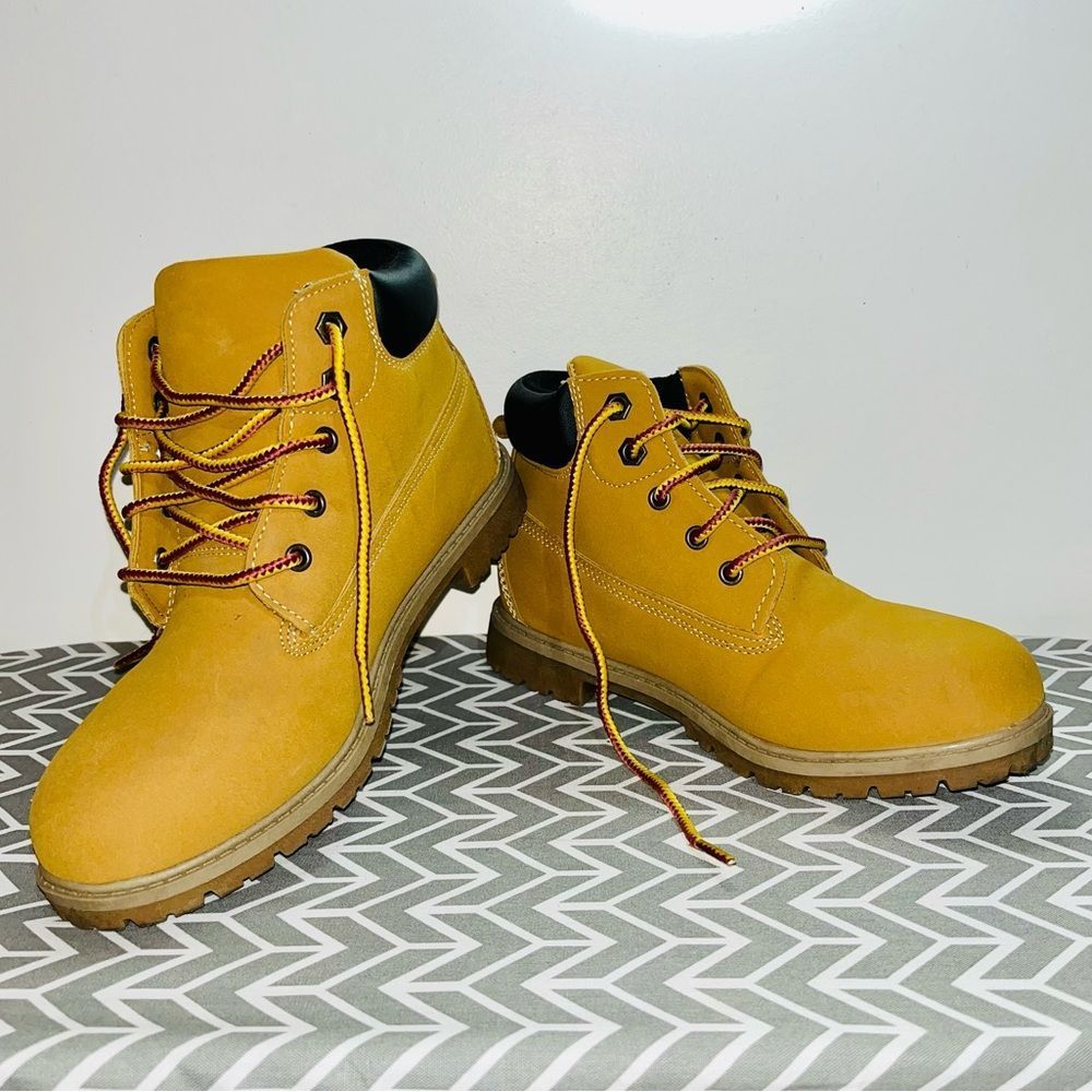 🟨 Wonder Nation Boys Work Boots